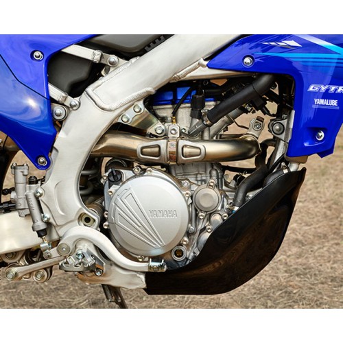 Rearward slanted engine